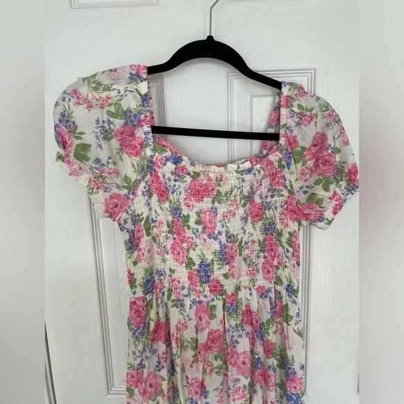 NWT Floral Smocked Puff Sleeve Midi Dress - Picture 3 of 16